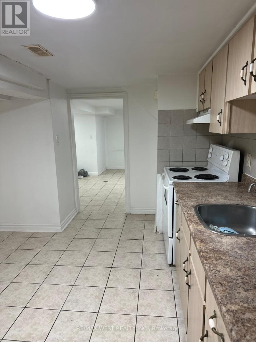 Lower - 563 Ossington Avenue, Toronto, Ontario  M6G 3T4 - Photo 7 - C12465723