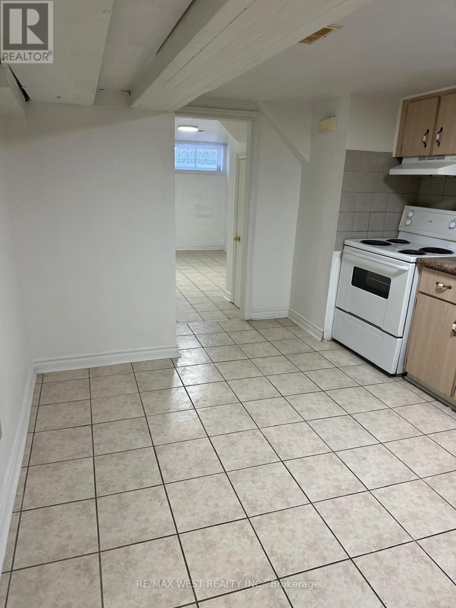 Lower - 563 Ossington Avenue, Toronto, Ontario  M6G 3T4 - Photo 8 - C12465723