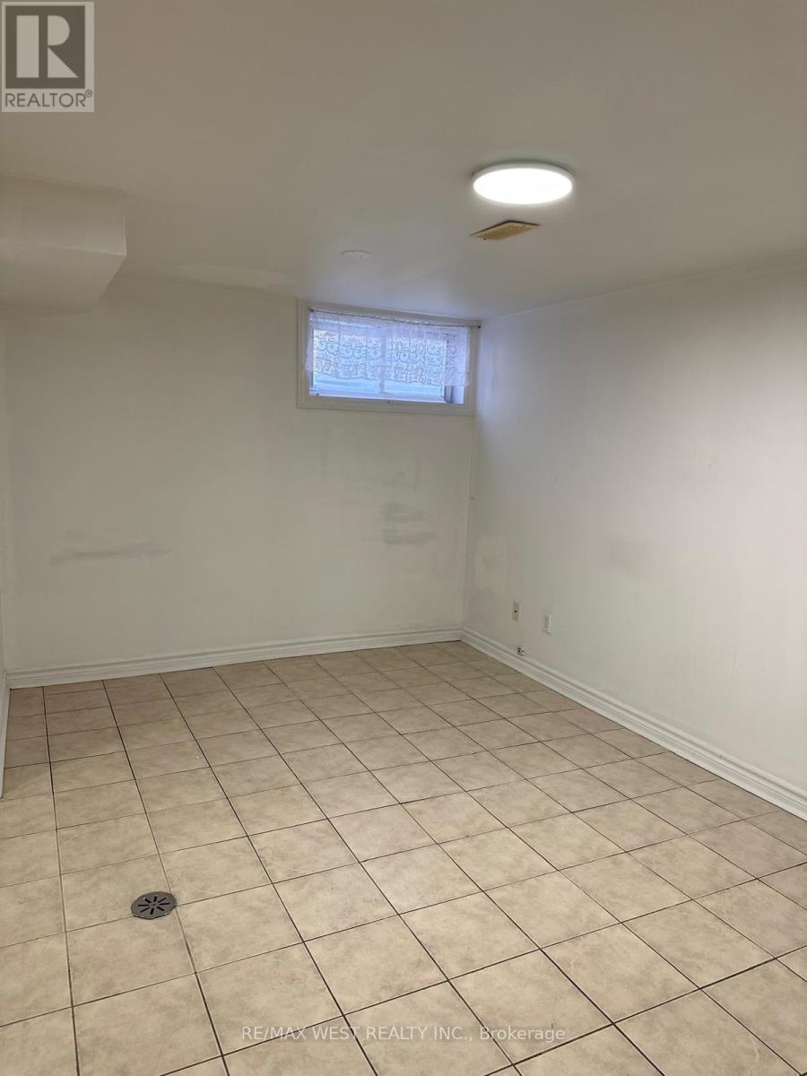 Lower - 563 Ossington Avenue, Toronto, Ontario  M6G 3T4 - Photo 9 - C12465723