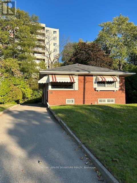 21 PRESTBURY STREET, Toronto, Ontario