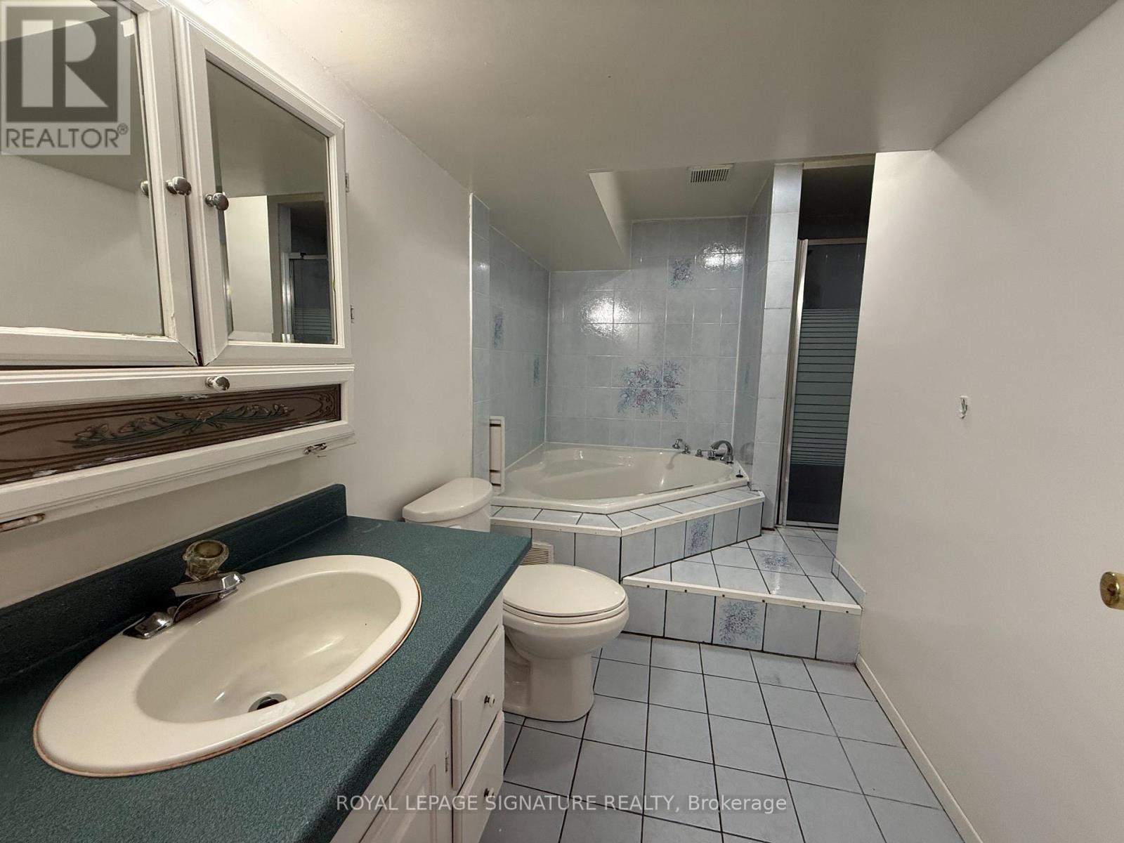 21 Prestbury Street, Toronto, Ontario  M4A 2H9 - Photo 16 - C12465755