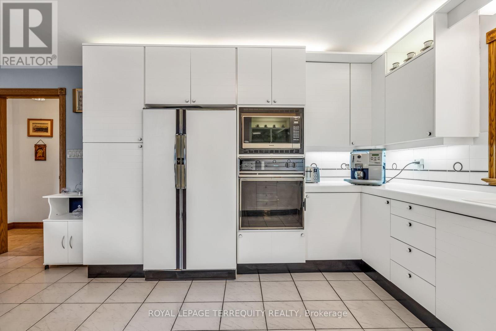 531 Lauder Avenue, Toronto, Ontario  M6E 3J5 - Photo 15 - C12465778