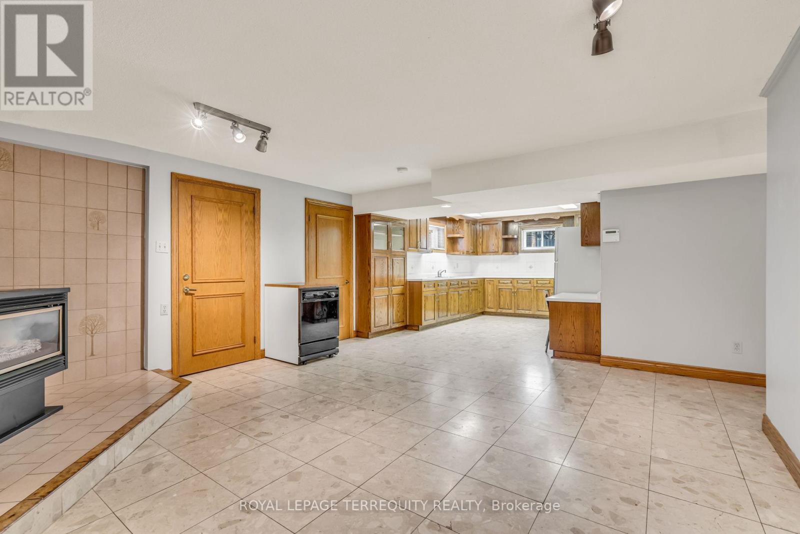 531 Lauder Avenue, Toronto, Ontario  M6E 3J5 - Photo 25 - C12465778