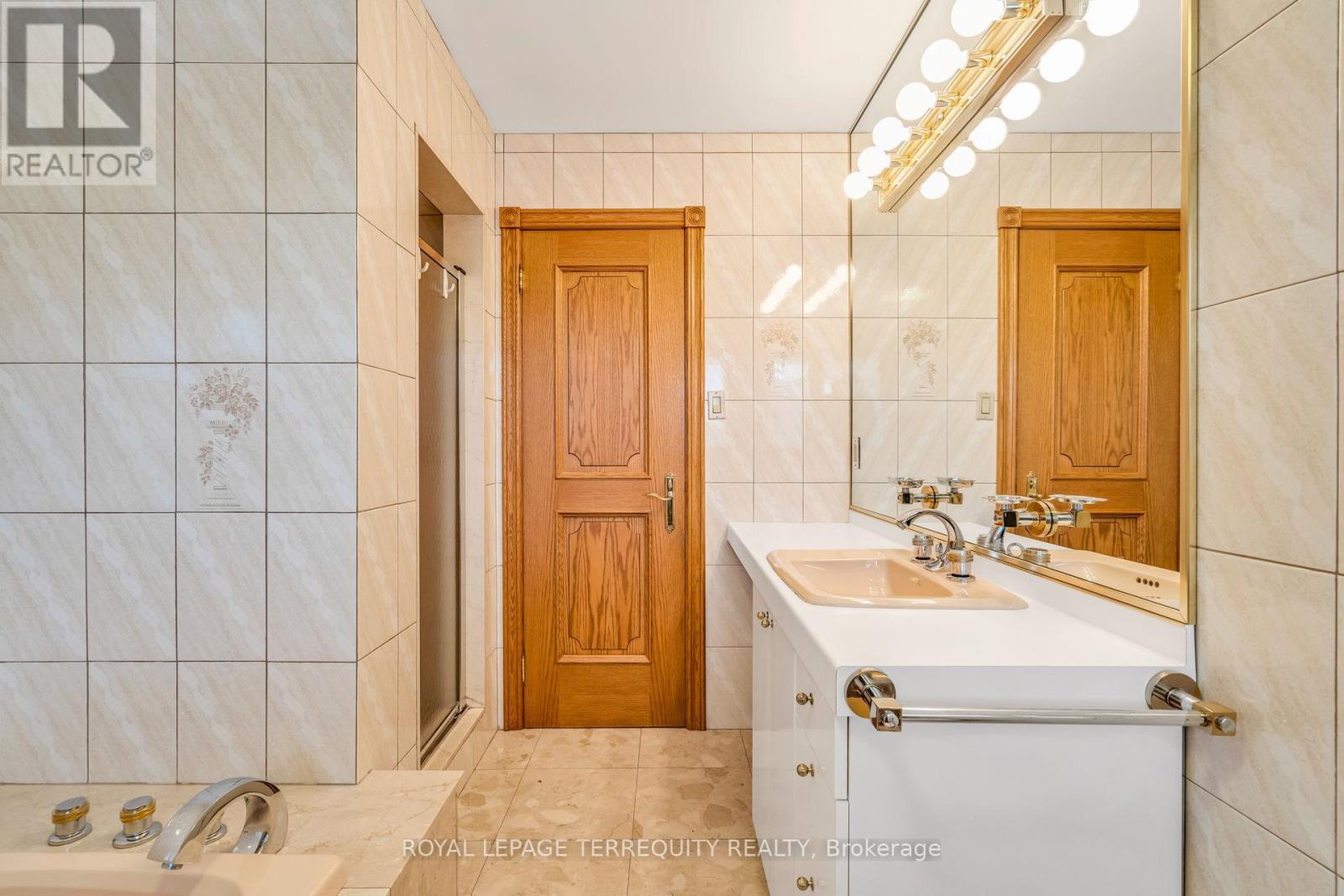 531 Lauder Avenue, Toronto, Ontario  M6E 3J5 - Photo 28 - C12465778