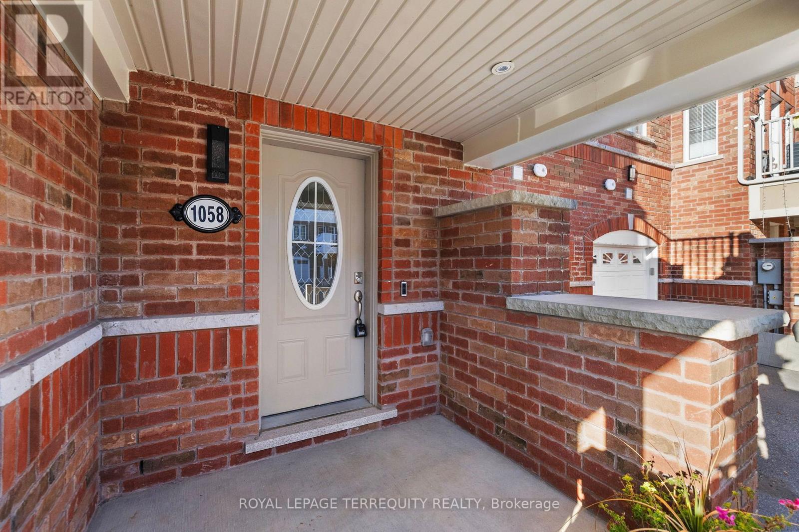 1058 Clipper Lane, Pickering, Ontario  L1X 0E9 - Photo 5 - E12465621