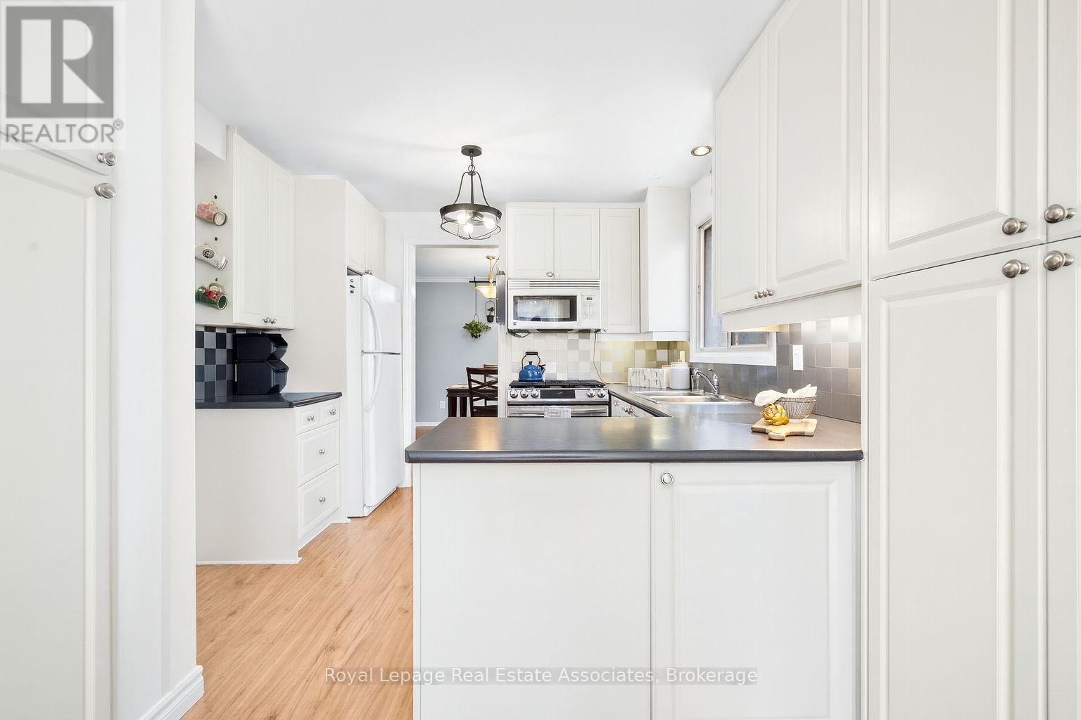 296 Chantenay Drive, Mississauga, Ontario  L5A 1E7 - Photo 16 - W12394986