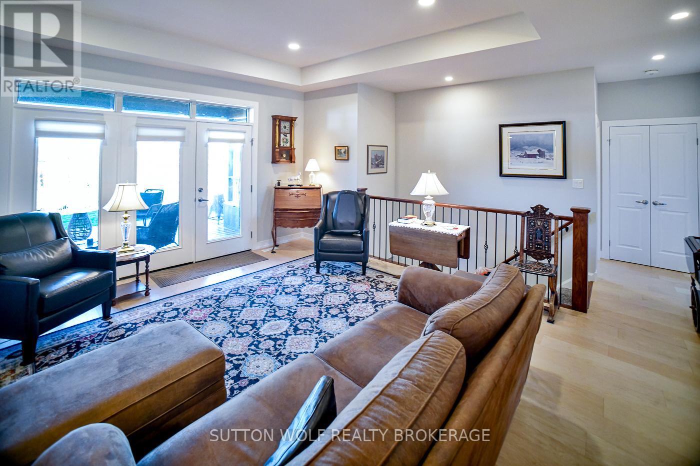 14 Elwood Street, Strathroy-Caradoc, Ontario  N6H 1V2 - Photo 10 - X12465794