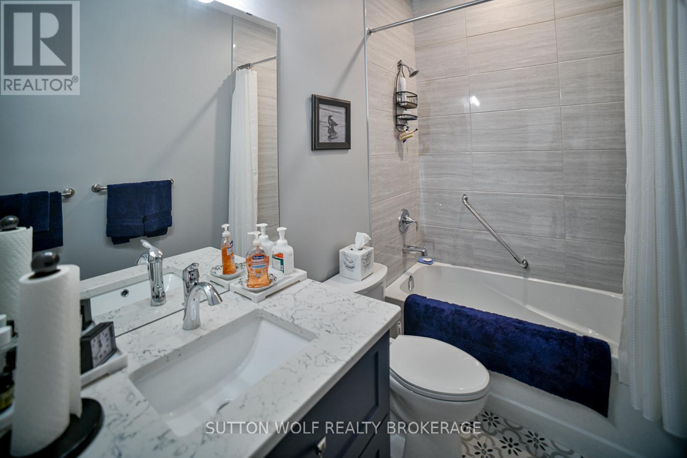 14 Elwood Street, Strathroy-Caradoc, Ontario  N6H 1V2 - Photo 13 - X12465794