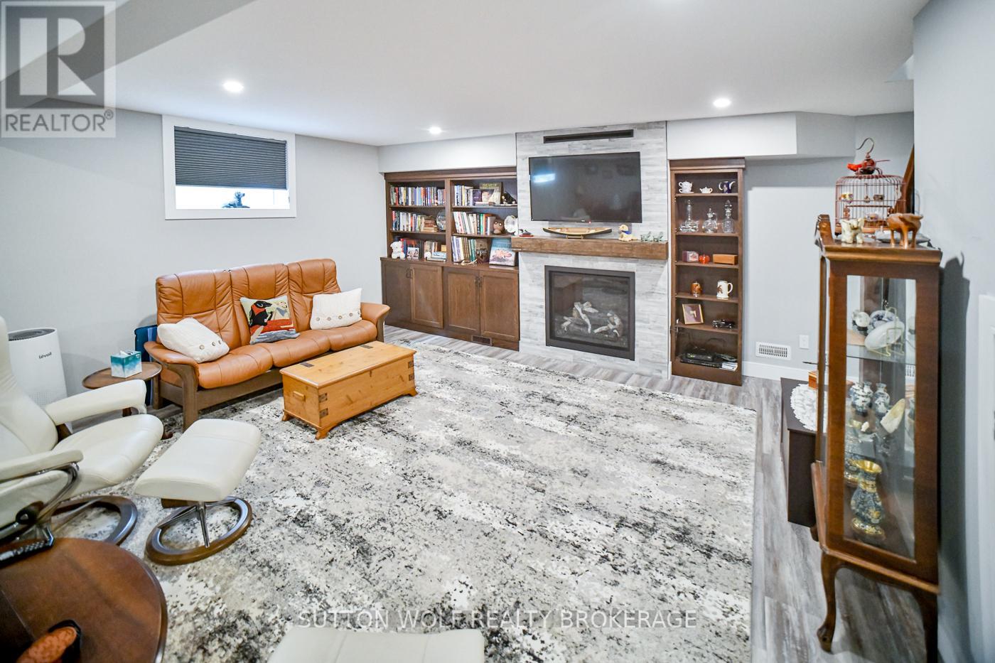 14 Elwood Street, Strathroy-Caradoc, Ontario  N6H 1V2 - Photo 22 - X12465794
