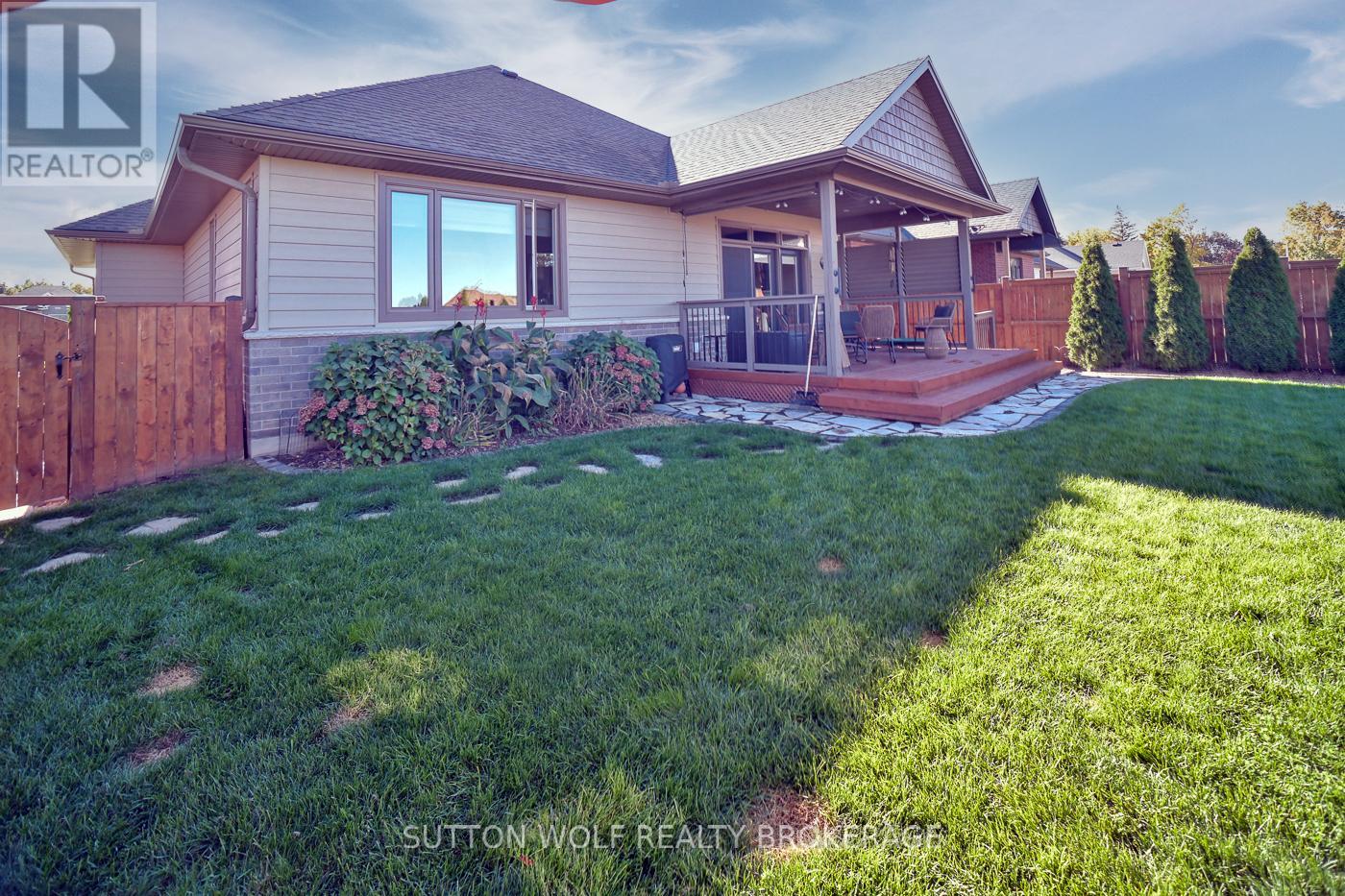 14 Elwood Street, Strathroy-Caradoc, Ontario  N6H 1V2 - Photo 29 - X12465794