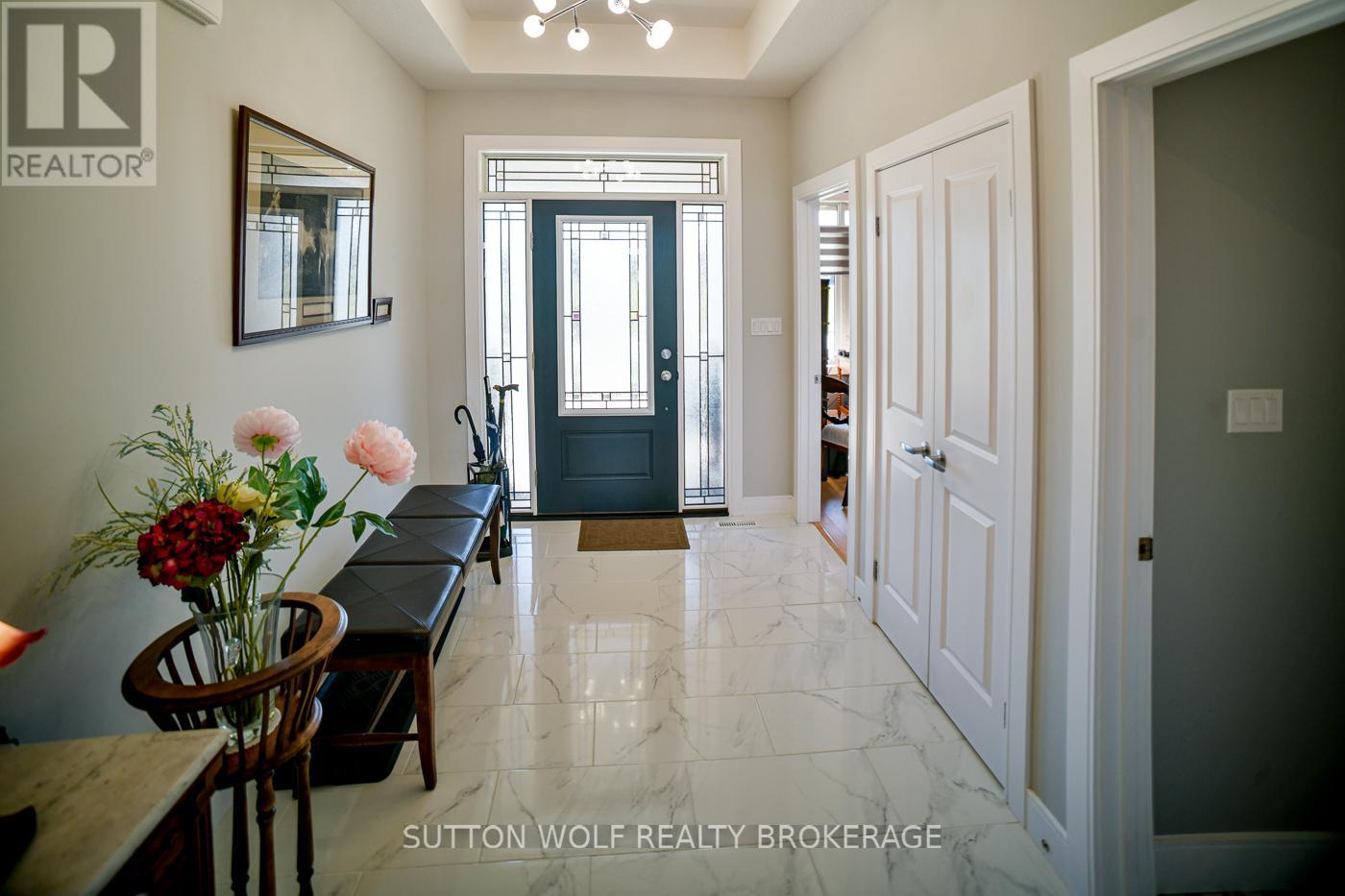 14 Elwood Street, Strathroy-Caradoc, Ontario  N6H 1V2 - Photo 3 - X12465794