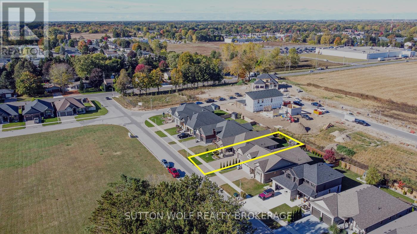 14 Elwood Street, Strathroy-Caradoc, Ontario  N6H 1V2 - Photo 37 - X12465794