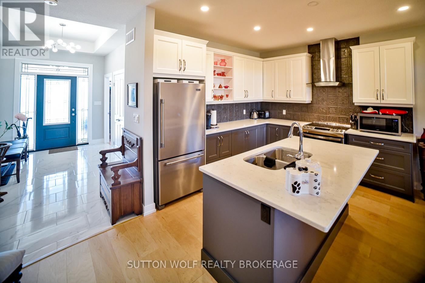 14 Elwood Street, Strathroy-Caradoc, Ontario  N6H 1V2 - Photo 7 - X12465794