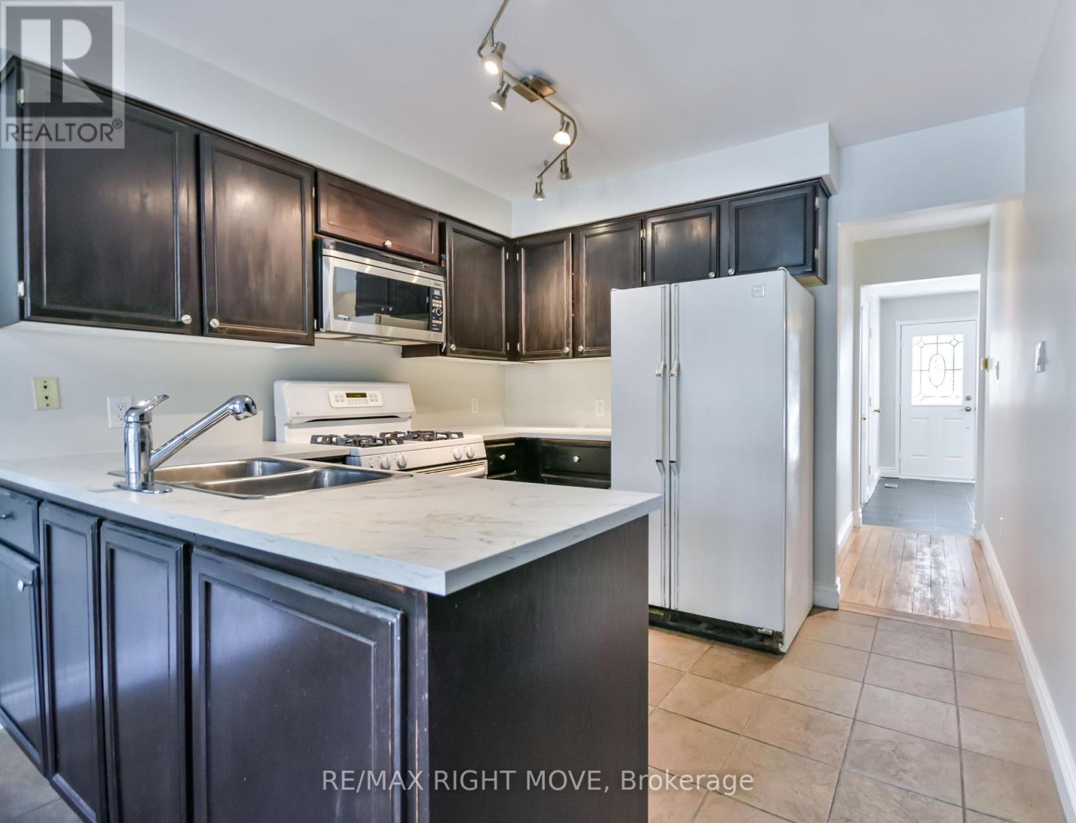 949 Linden Street, Innisfil, Ontario  L9S 1W6 - Photo 4 - N12465743