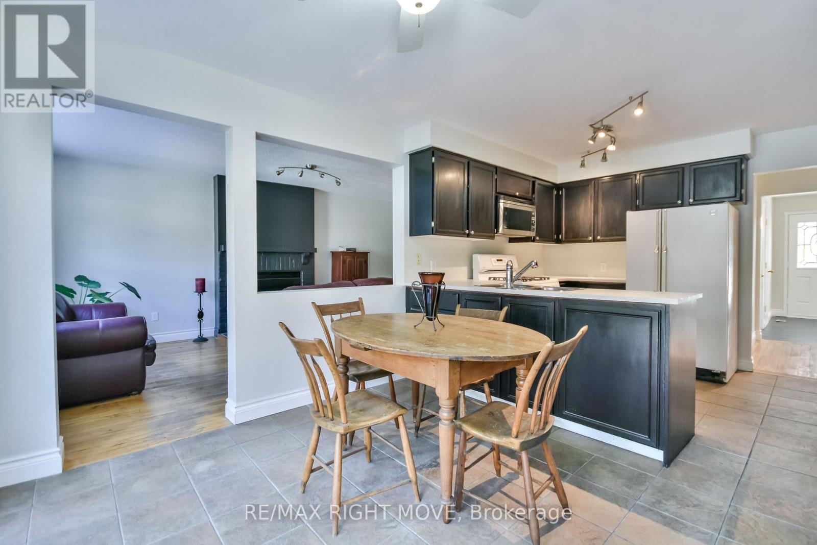 949 Linden Street, Innisfil, Ontario  L9S 1W6 - Photo 5 - N12465743