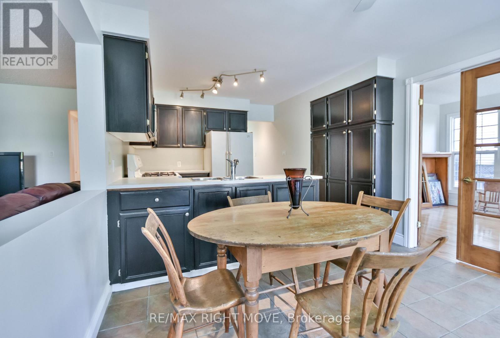 949 Linden Street, Innisfil, Ontario  L9S 1W6 - Photo 6 - N12465743