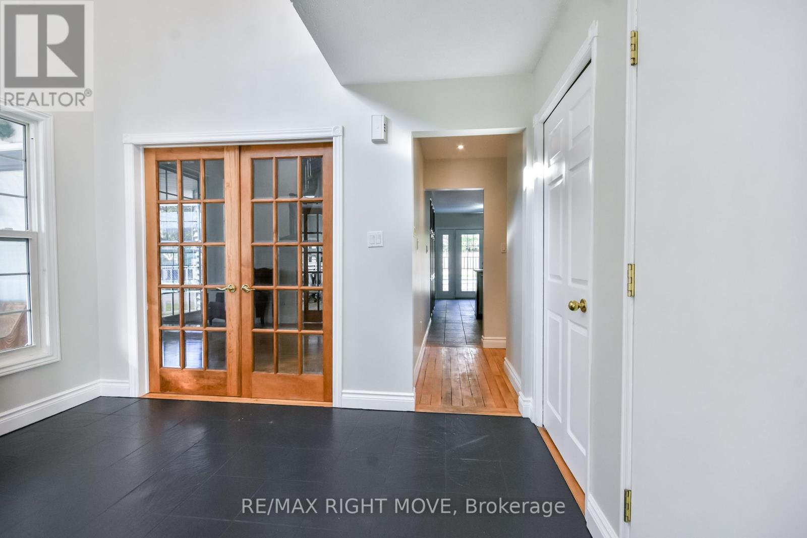 949 Linden Street, Innisfil, Ontario  L9S 1W6 - Photo 7 - N12465743