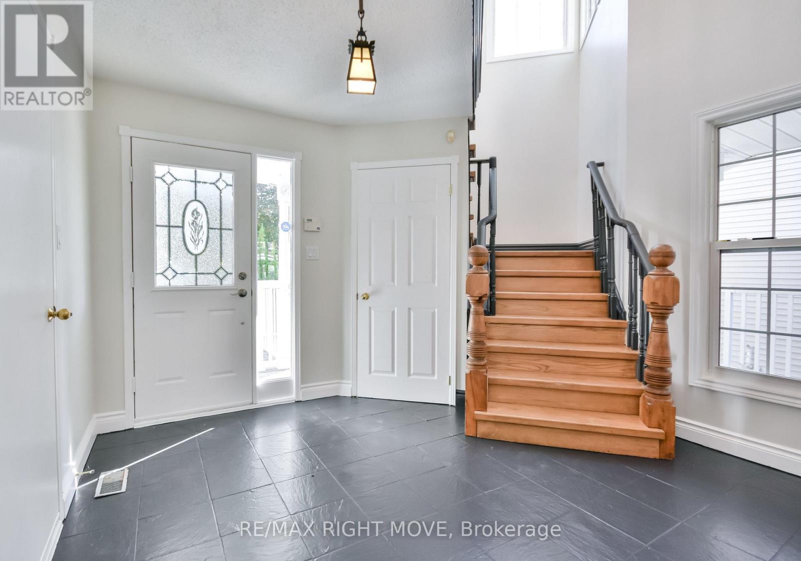 949 Linden Street, Innisfil, Ontario  L9S 1W6 - Photo 9 - N12465743