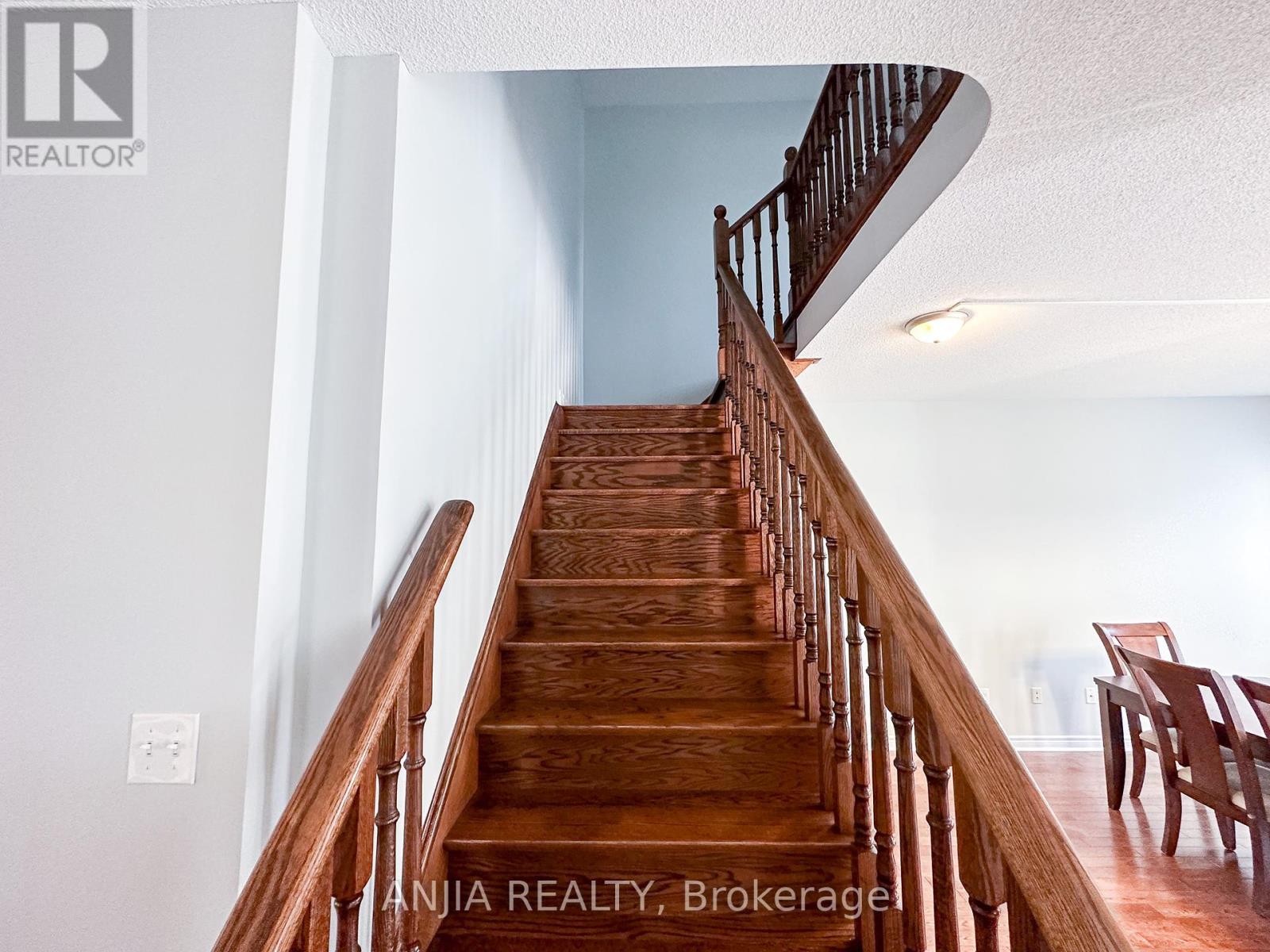 21 Fitzroy Avenue, Markham, Ontario  L6E 0J4 - Photo 13 - N12465768