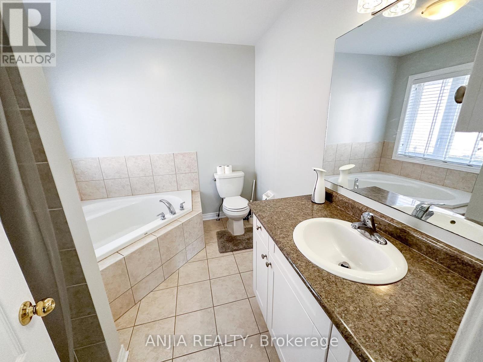 21 Fitzroy Avenue, Markham, Ontario  L6E 0J4 - Photo 19 - N12465768
