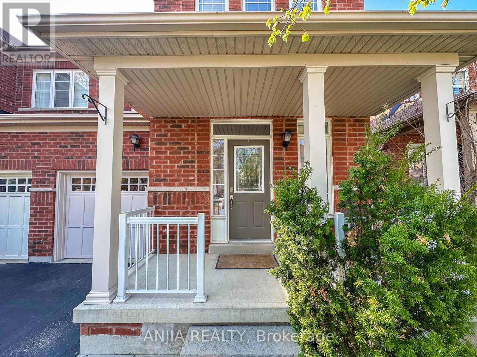 21 Fitzroy Avenue, Markham, Ontario  L6E 0J4 - Photo 4 - N12465768