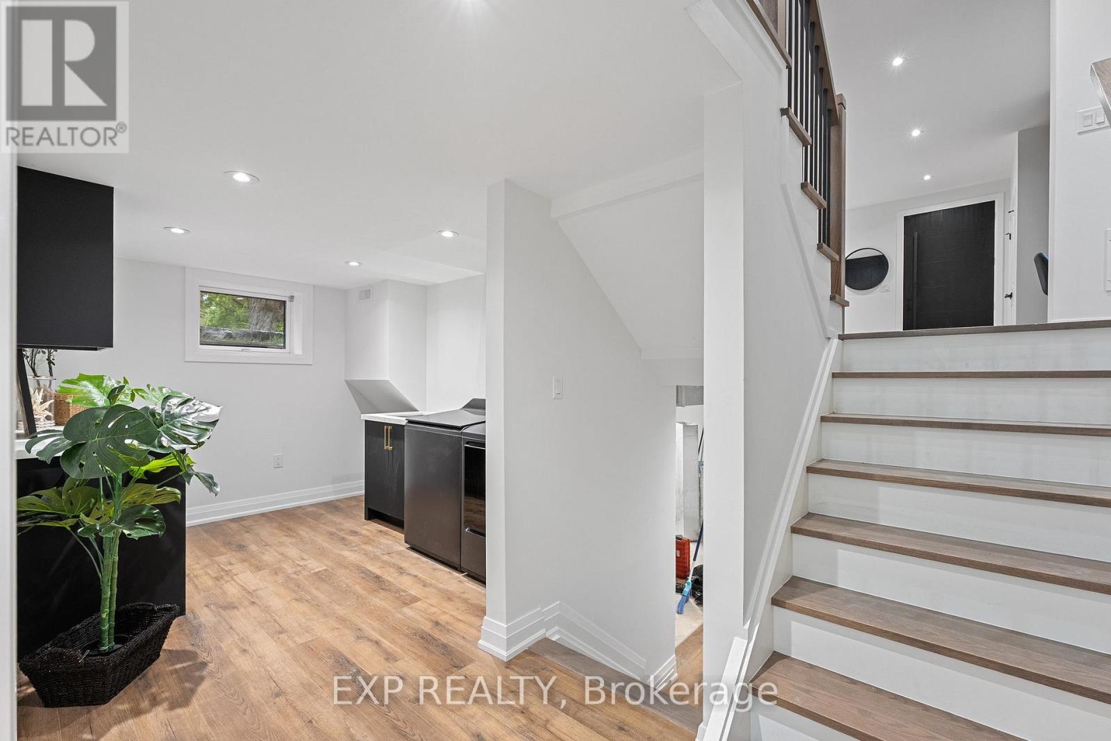 168 Berczy Street, Barrie (Wellington), Ontario  L4M 3R6 - Photo 25 - S12465657