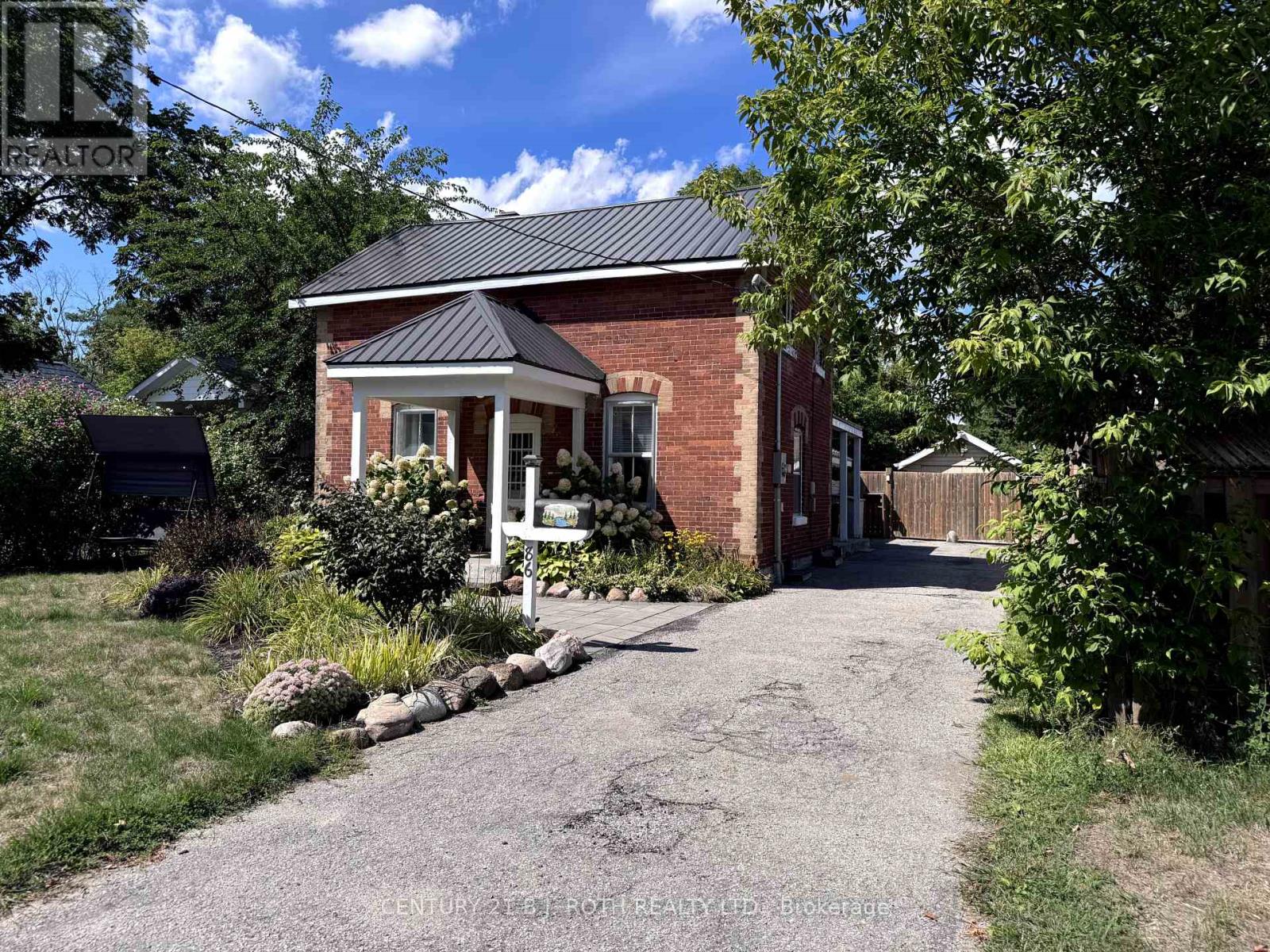 86 HENRY STREET, Barrie, Ontario