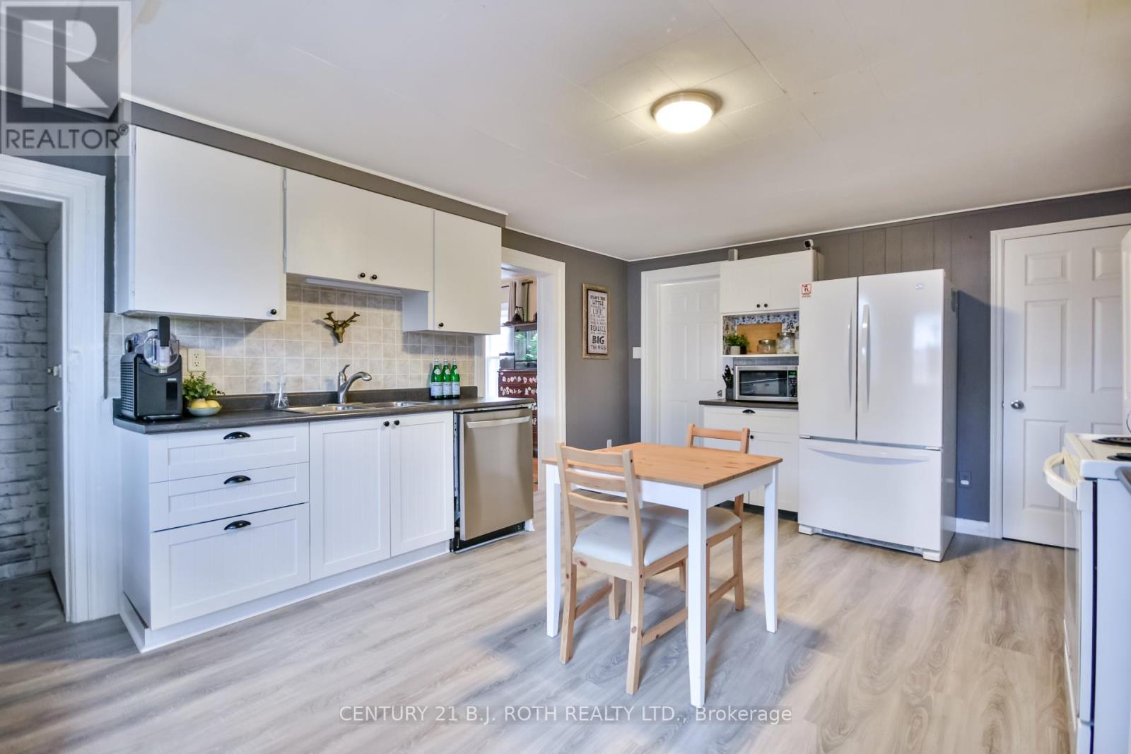 86 Henry Street, Barrie, Ontario  L4N 1C8 - Photo 2 - S12465677