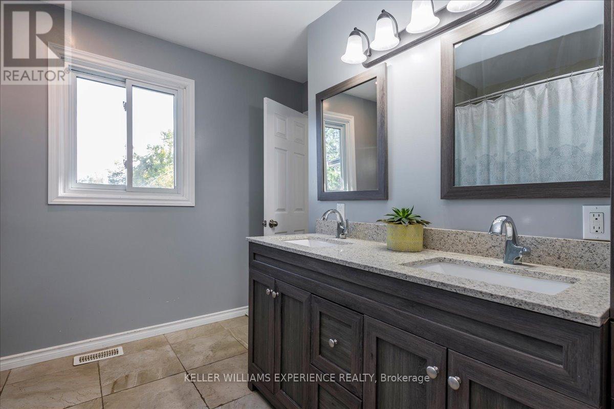35 Champlain Crescent, Oro-Medonte (Warminister), Ontario  L0K 1E0 - Photo 11 - S12465693