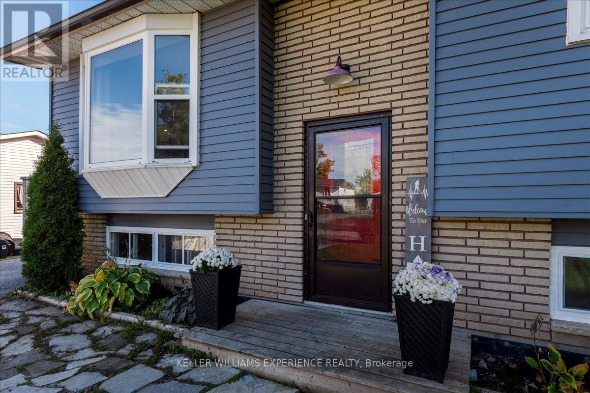 35 Champlain Crescent, Oro-Medonte (Warminister), Ontario  L0K 1E0 - Photo 2 - S12465693