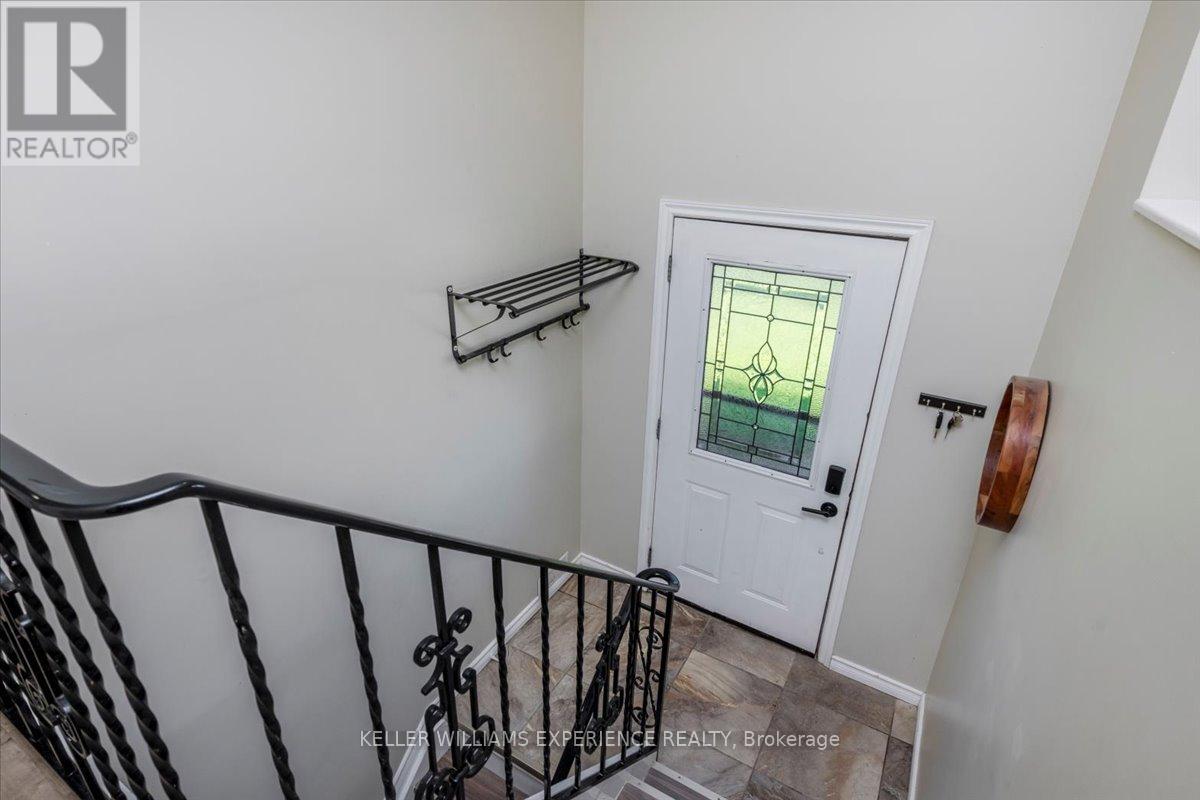 35 Champlain Crescent, Oro-Medonte (Warminister), Ontario  L0K 1E0 - Photo 3 - S12465693