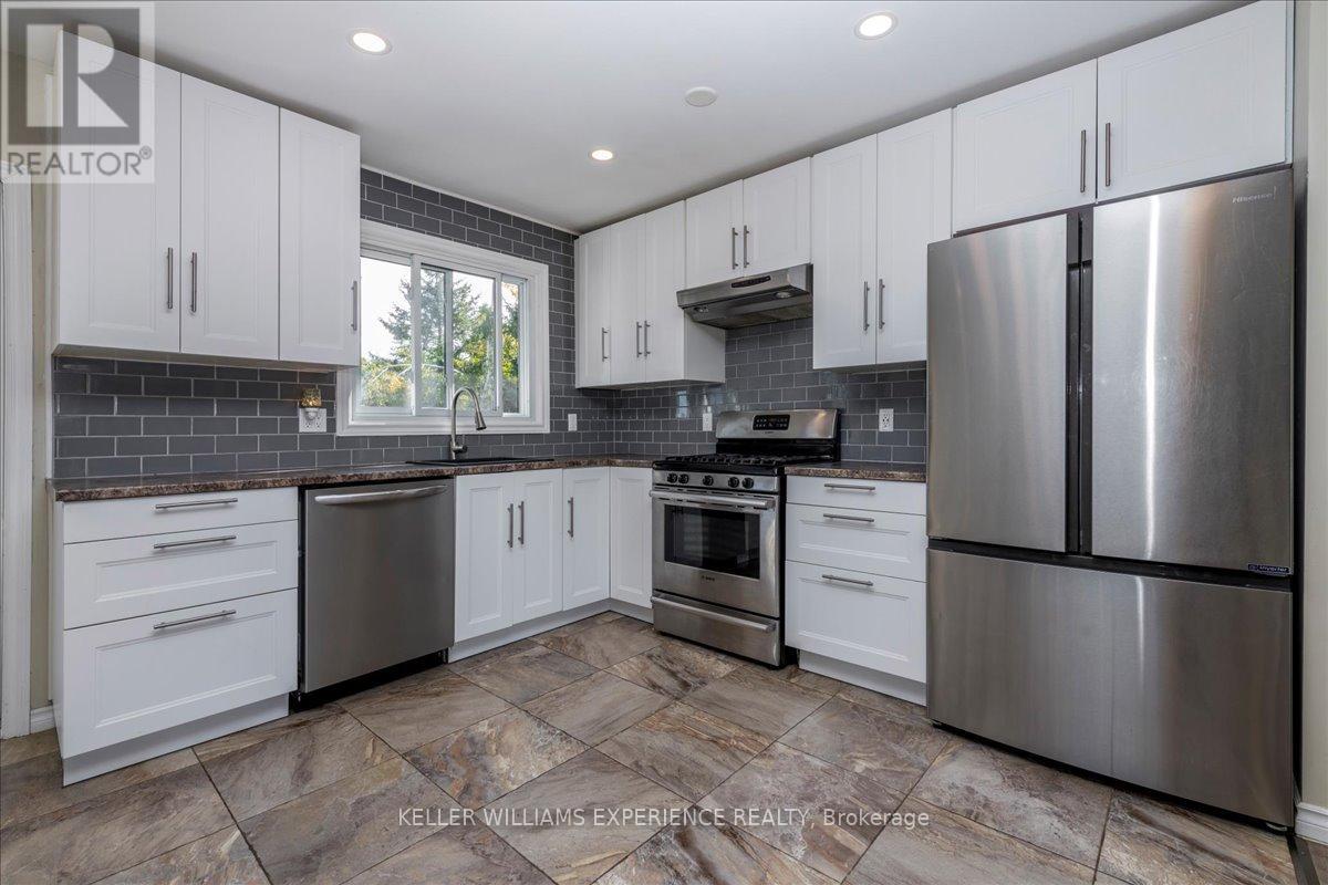 35 Champlain Crescent, Oro-Medonte (Warminister), Ontario  L0K 1E0 - Photo 4 - S12465693