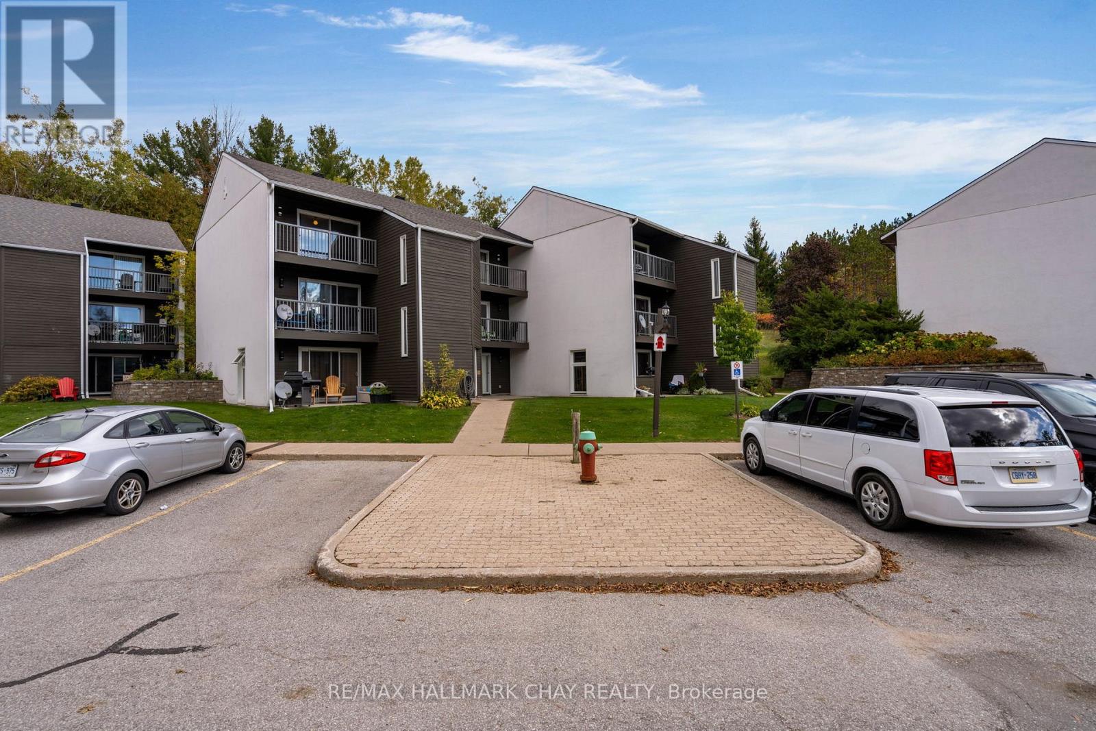 308 - 1102 Horseshoe Valley Road W, Oro-Medonte (Horseshoe Valley), Ontario  L4M 4Y8 - Photo 2 - S12465758