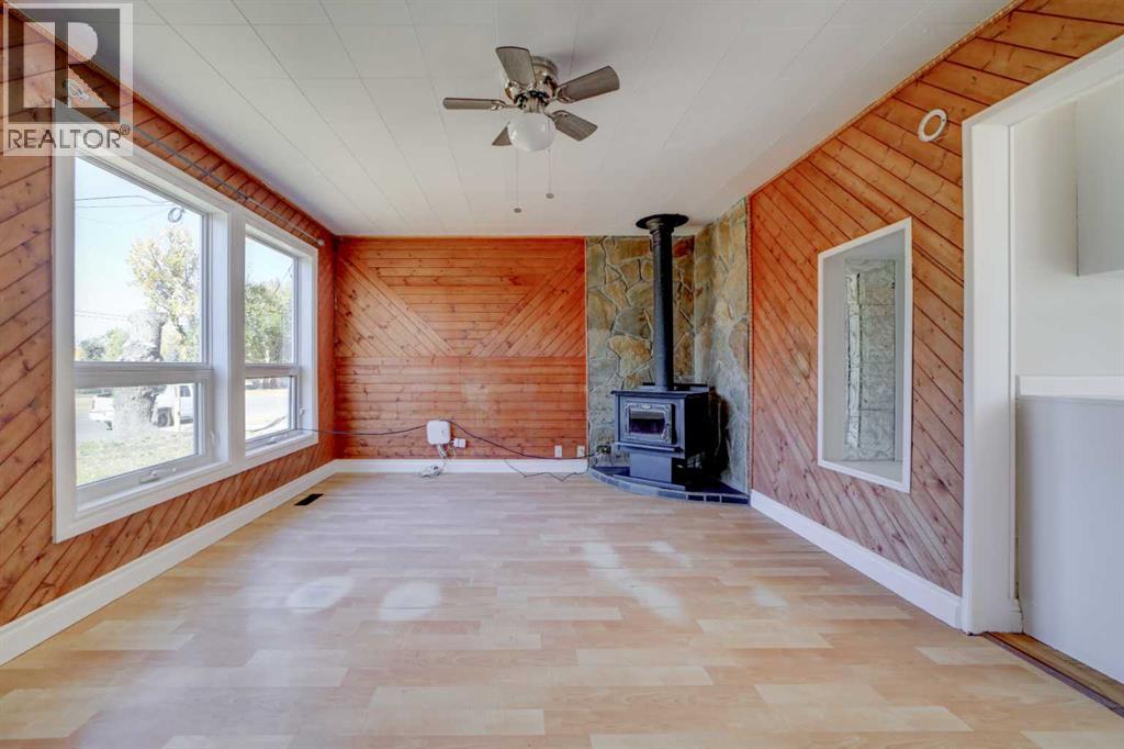 1035 Robertson Avenue, Pincher Creek, Alberta  T0K 1W0 - Photo 5 - A2263237