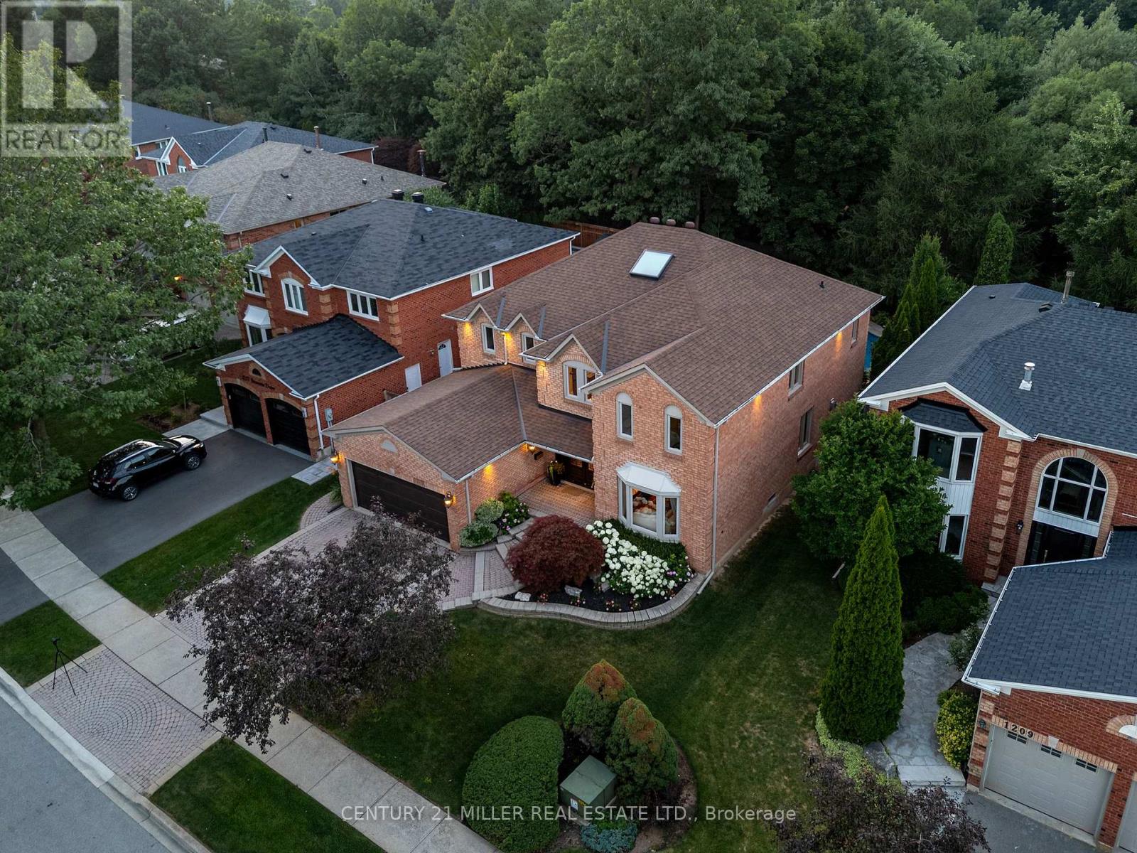 1213 Bowman Drive, Oakville (Ga Glen Abbey), Ontario  L6M 2T4 - Photo 2 - W12465595