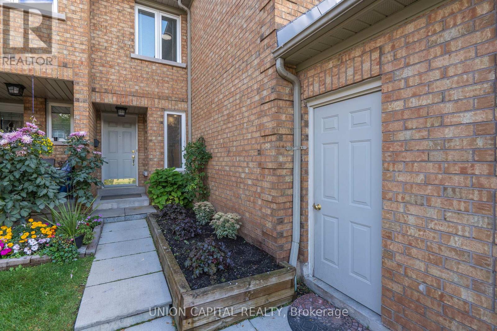 106 - 2555 Thomas Street, Mississauga, Ontario  L5M 5P6 - Photo 3 - W12465607
