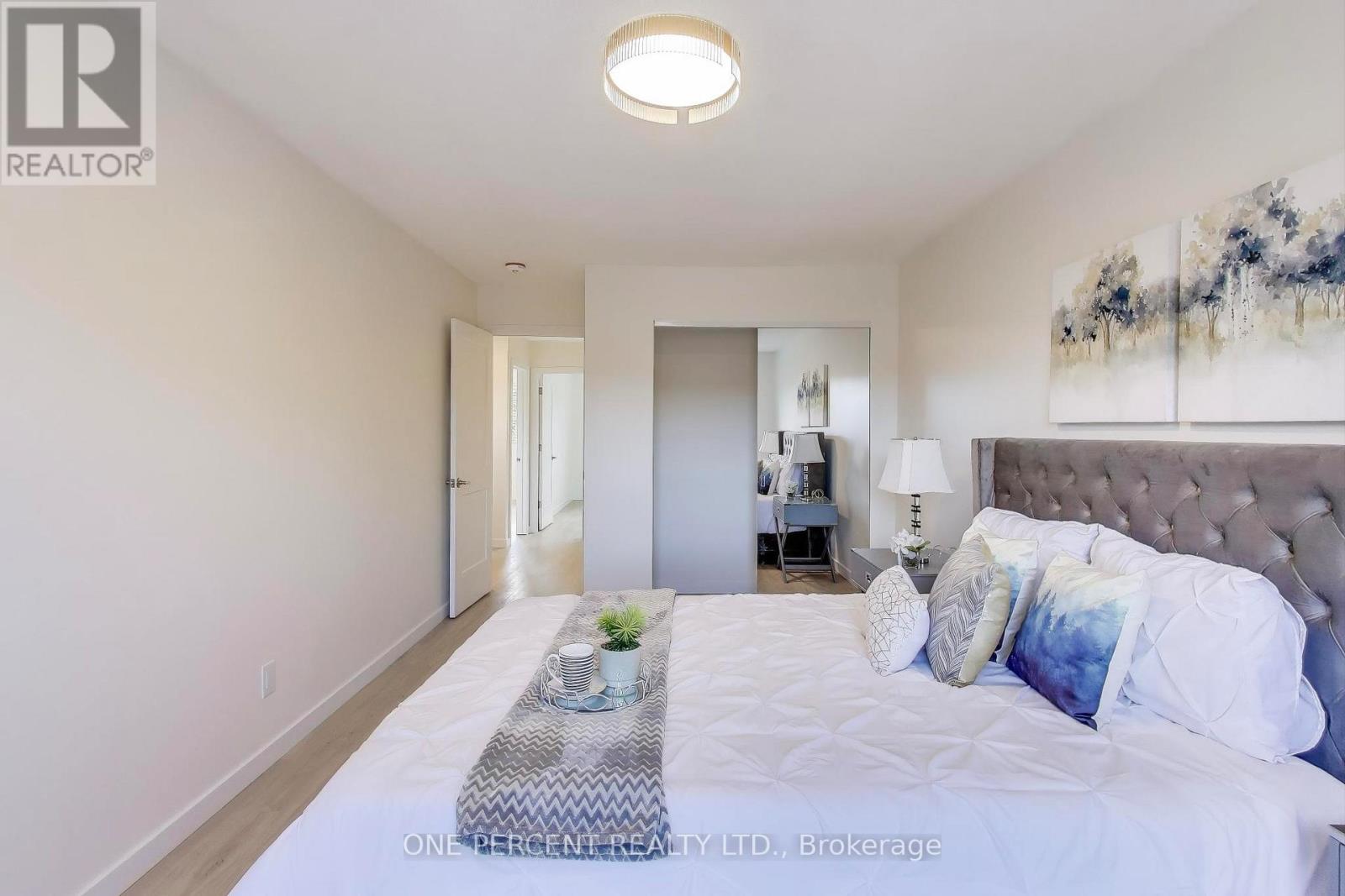 2116 Pelee Boulevard, Oakville (Ro River Oaks), Ontario  L6H 4C7 - Photo 10 - W12465609
