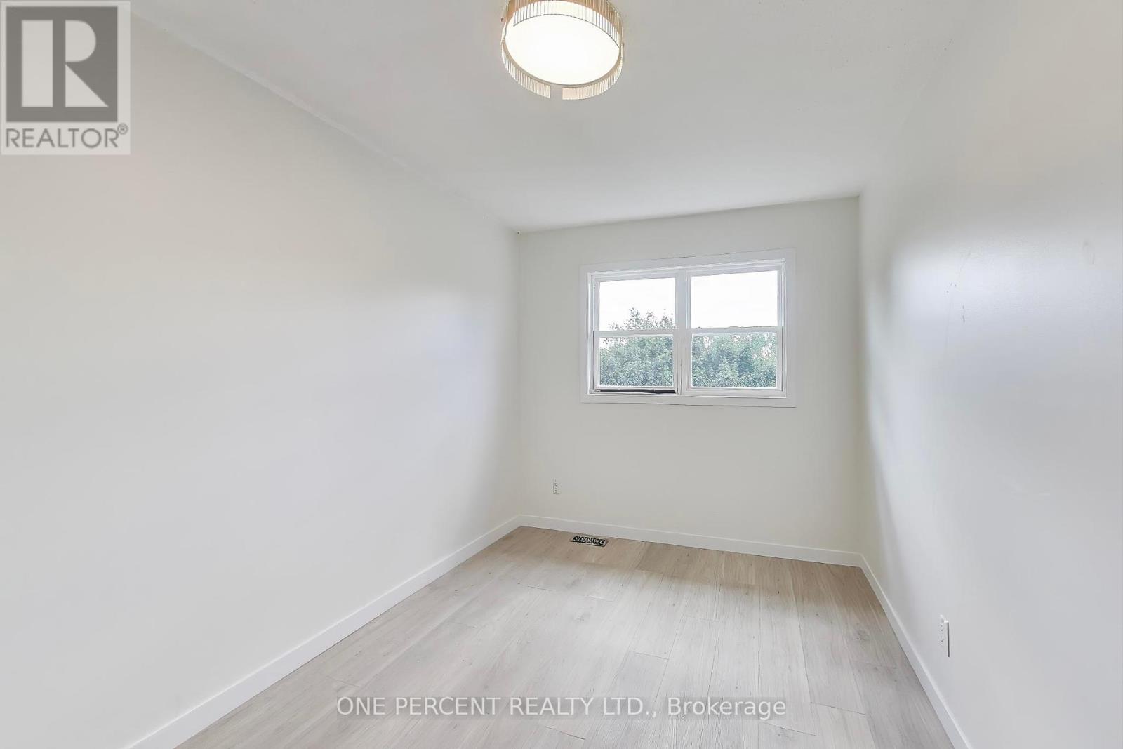 2116 Pelee Boulevard, Oakville (Ro River Oaks), Ontario  L6H 4C7 - Photo 13 - W12465609