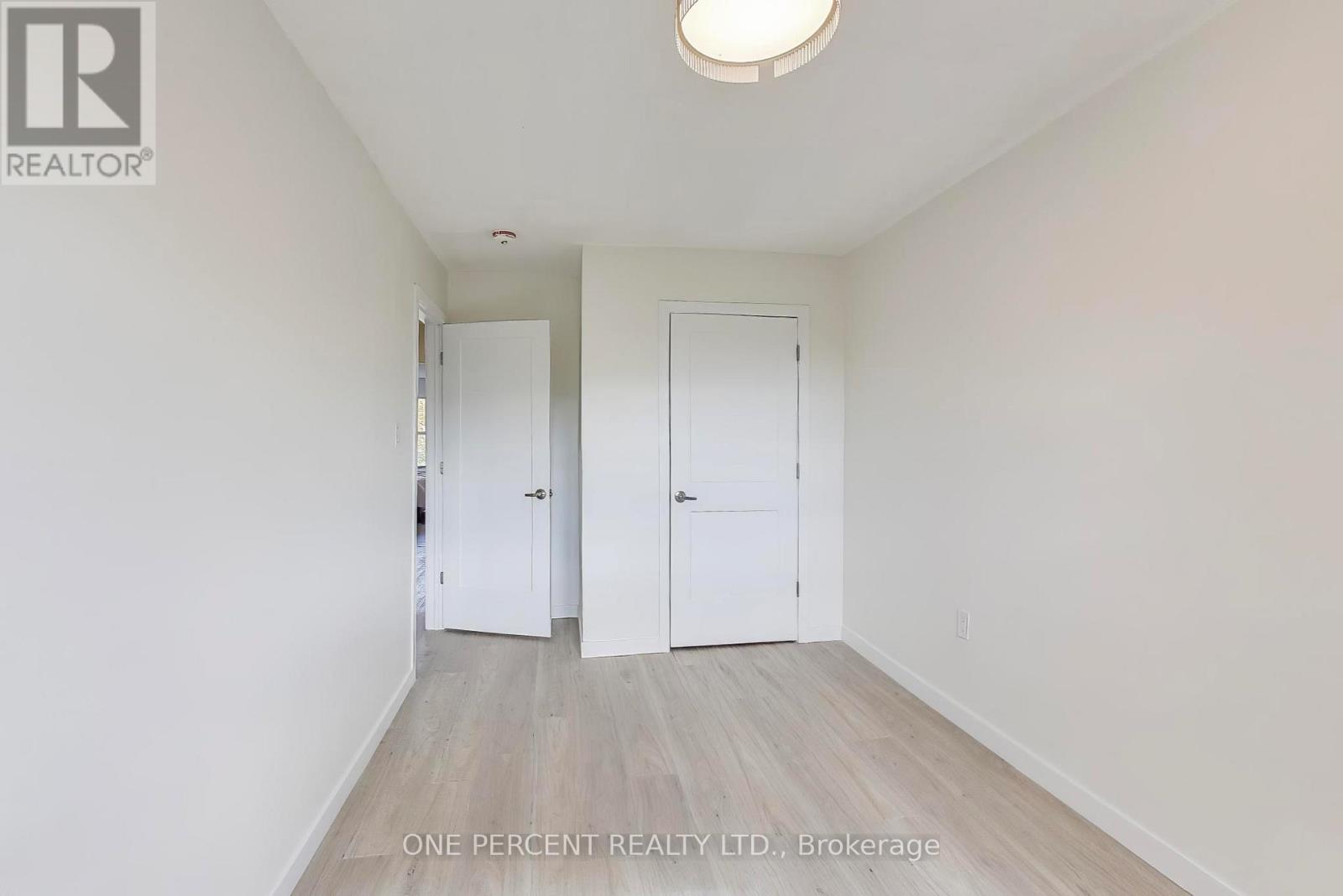 2116 Pelee Boulevard, Oakville (Ro River Oaks), Ontario  L6H 4C7 - Photo 14 - W12465609