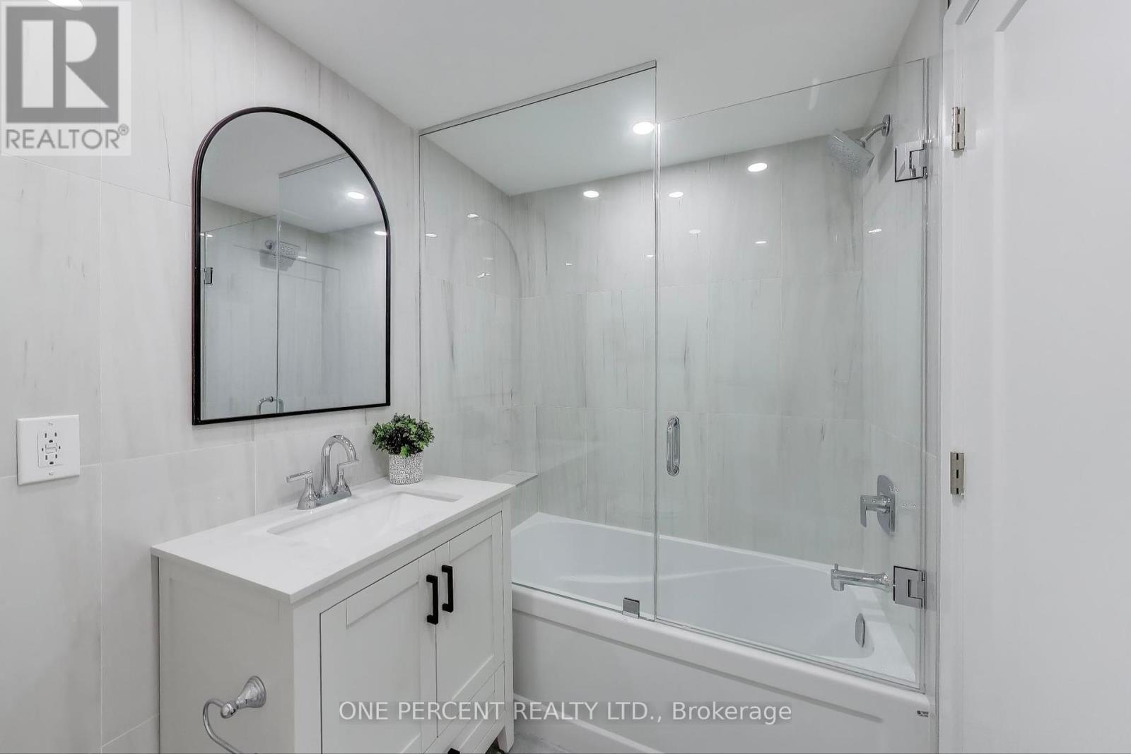 2116 Pelee Boulevard, Oakville (Ro River Oaks), Ontario  L6H 4C7 - Photo 19 - W12465609