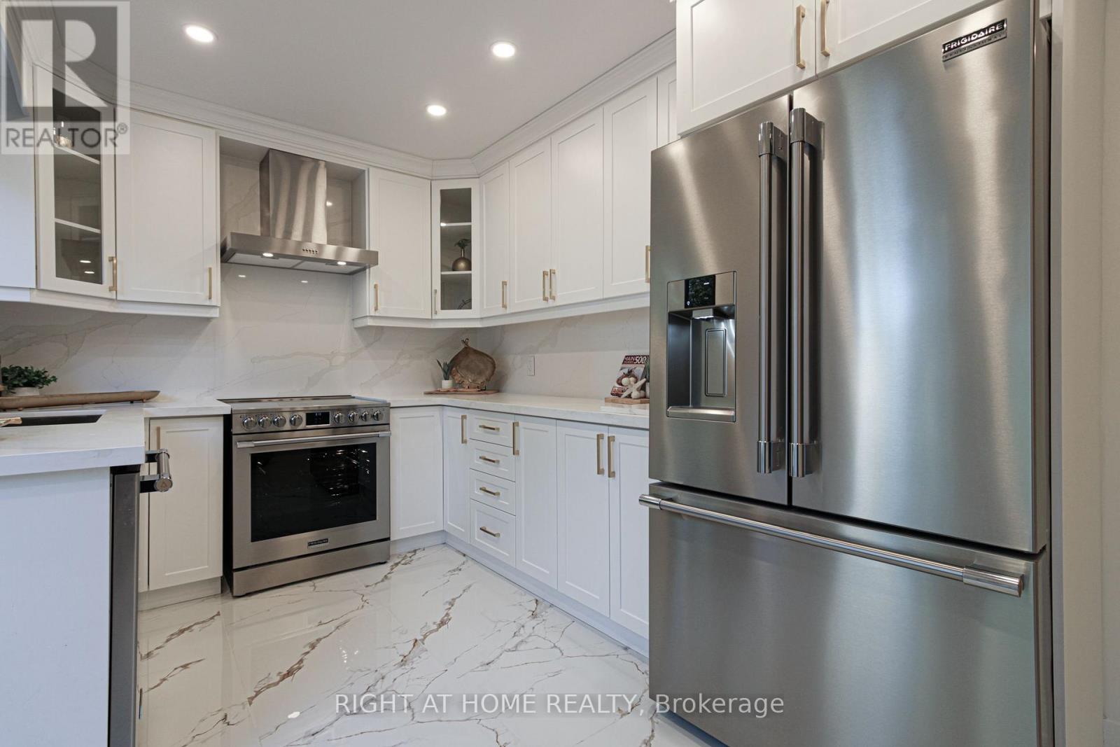 179 Archdekin Drive, Brampton, Ontario  L6V 1Y8 - Photo 10 - W12465631