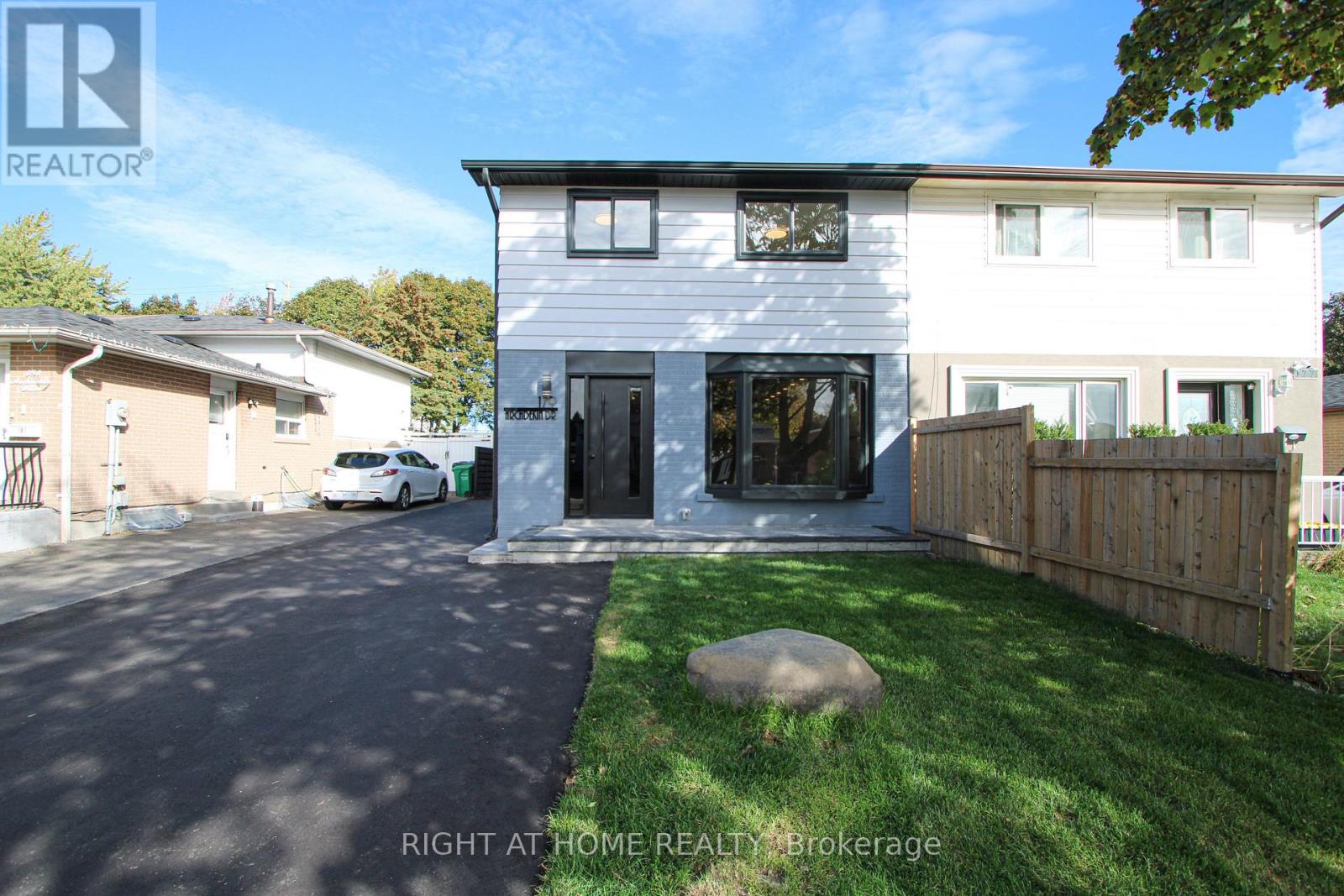 179 Archdekin Drive, Brampton, Ontario  L6V 1Y8 - Photo 2 - W12465631