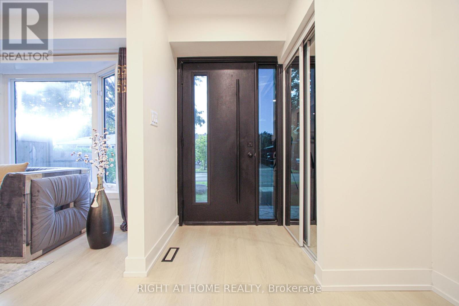179 Archdekin Drive, Brampton, Ontario  L6V 1Y8 - Photo 4 - W12465631
