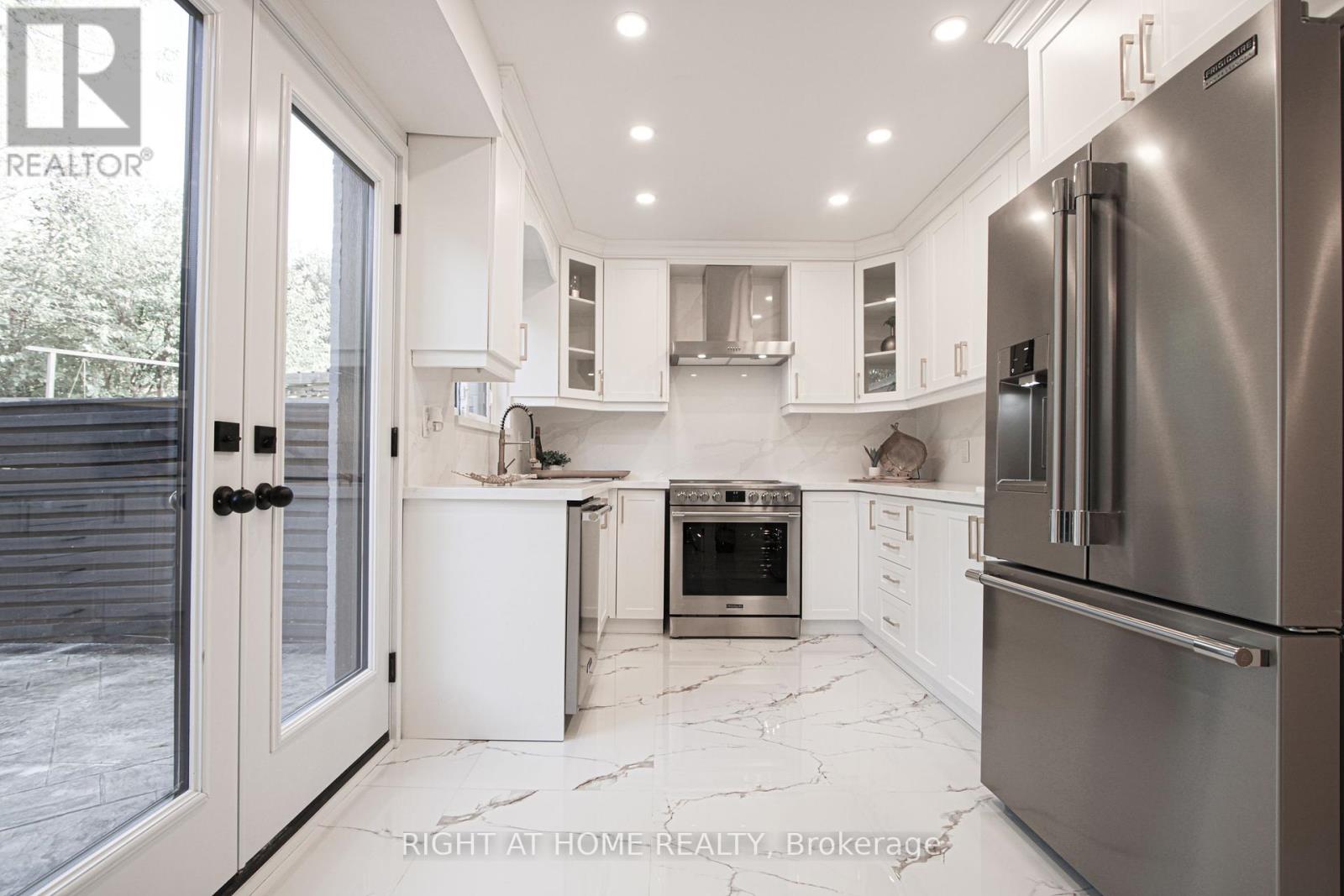 179 Archdekin Drive, Brampton, Ontario  L6V 1Y8 - Photo 8 - W12465631