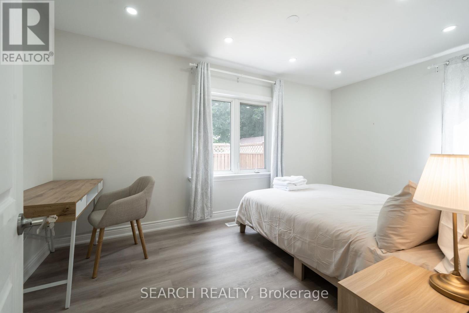 1079 Deta Road, Mississauga, Ontario  L5E 2R6 - Photo 15 - W12465644