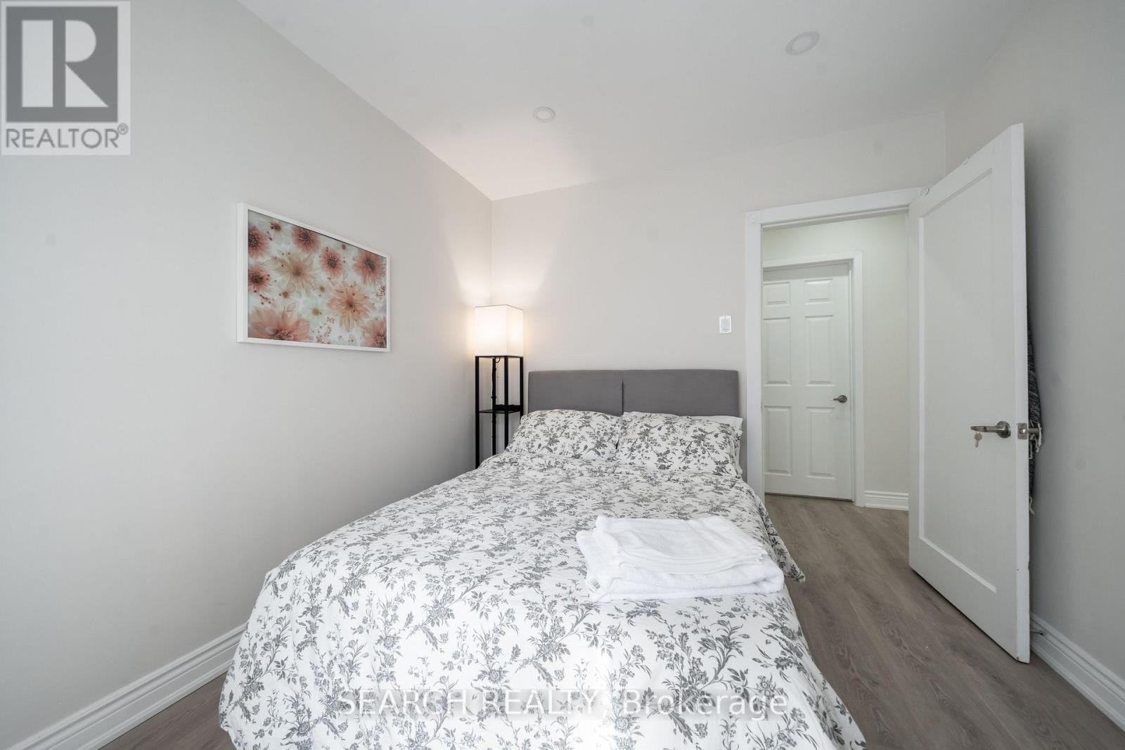 1079 Deta Road, Mississauga, Ontario  L5E 2R6 - Photo 21 - W12465644