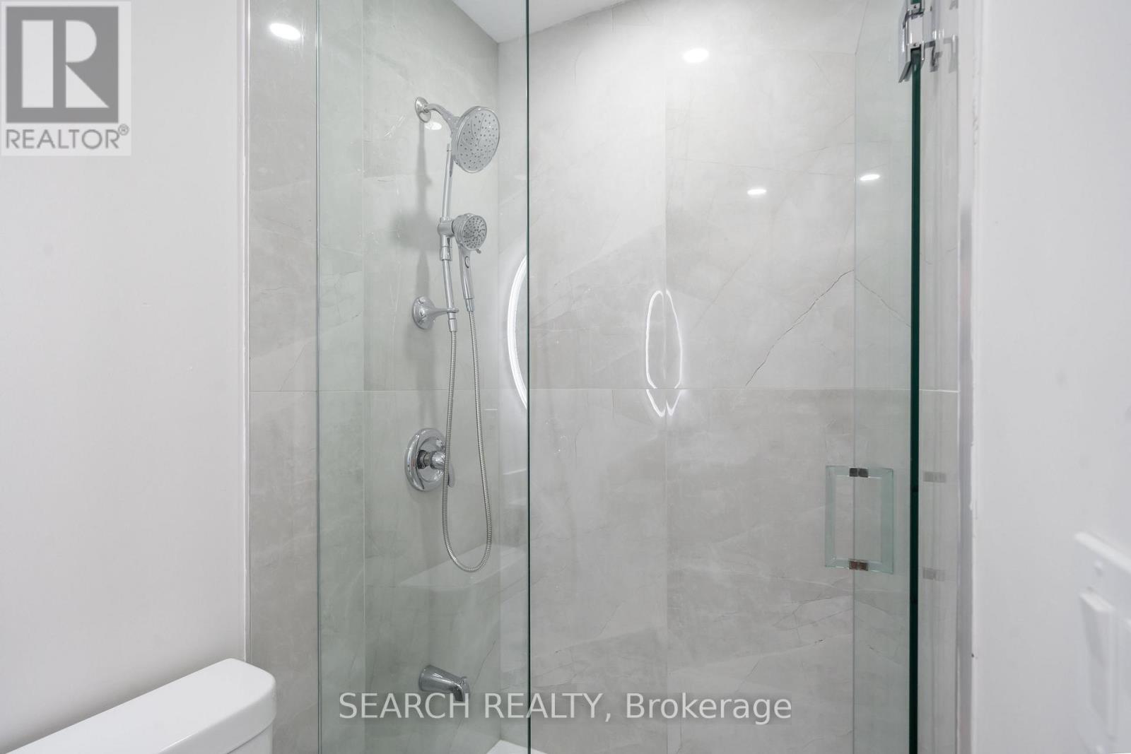 1079 Deta Road, Mississauga, Ontario  L5E 2R6 - Photo 27 - W12465644