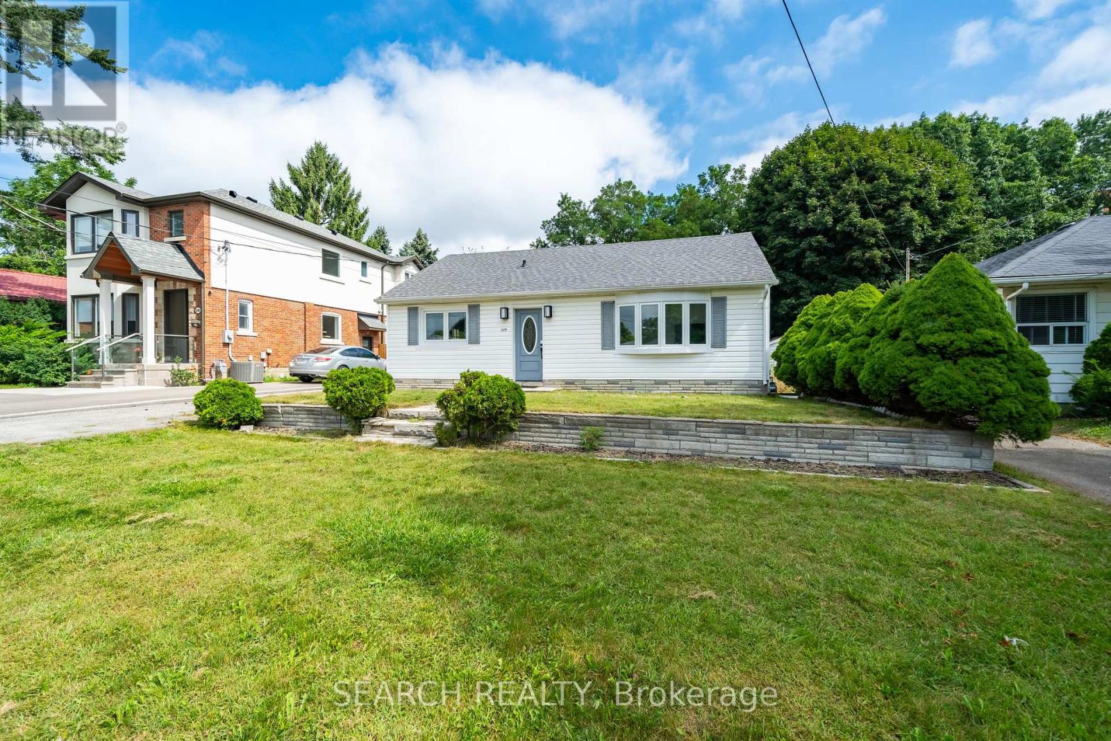 1079 Deta Road, Mississauga, Ontario  L5E 2R6 - Photo 3 - W12465644