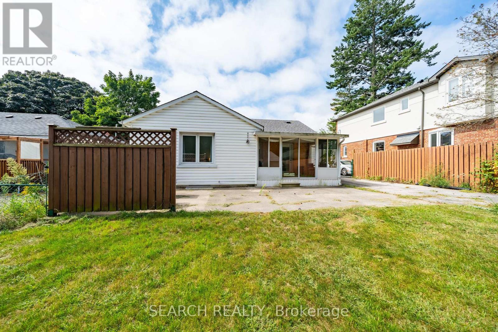 1079 Deta Road, Mississauga, Ontario  L5E 2R6 - Photo 47 - W12465644