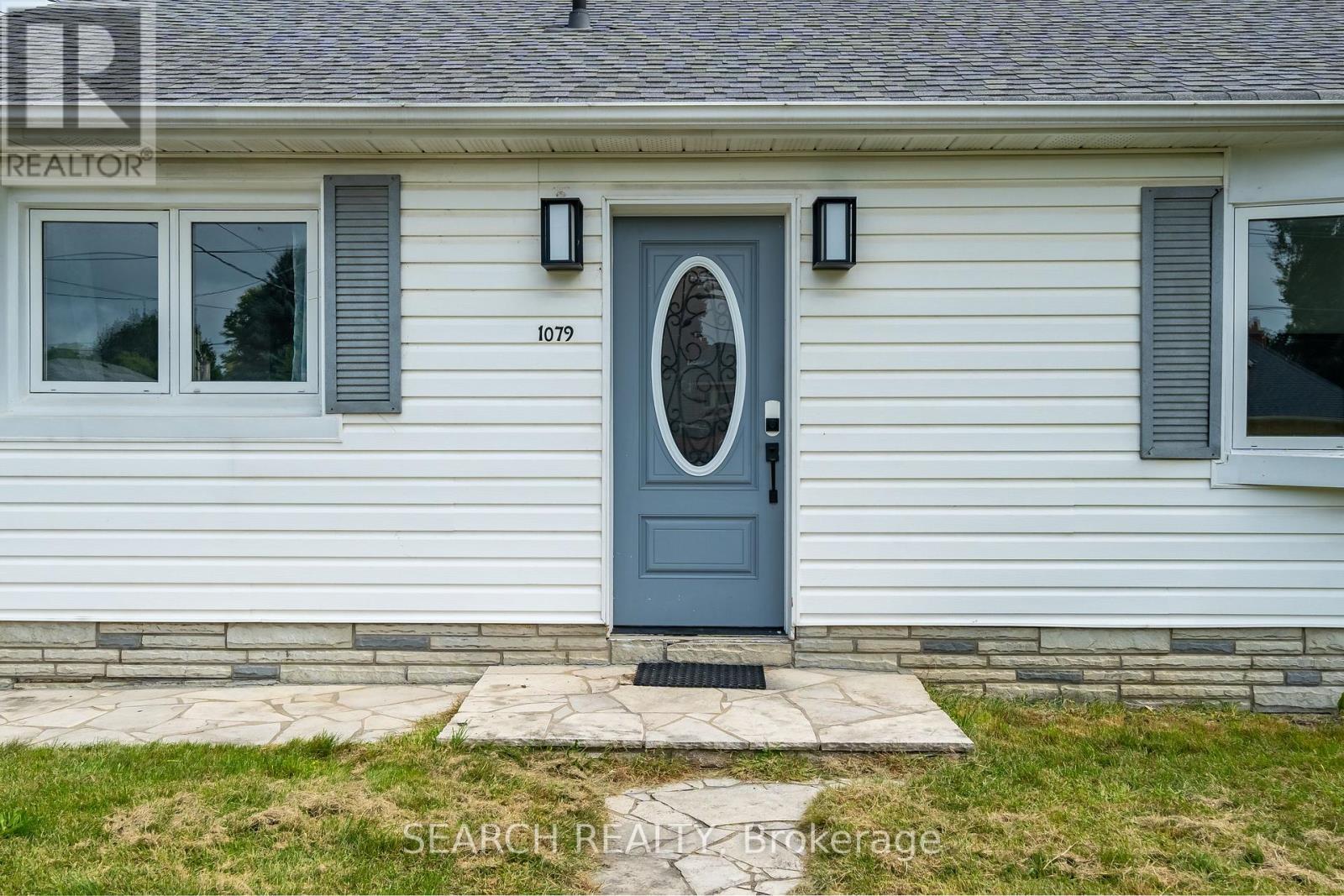 1079 Deta Road, Mississauga, Ontario  L5E 2R6 - Photo 5 - W12465644